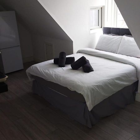Studio Style Room, Near Tooting Broadway Station ลอนดอน ภายนอก รูปภาพ