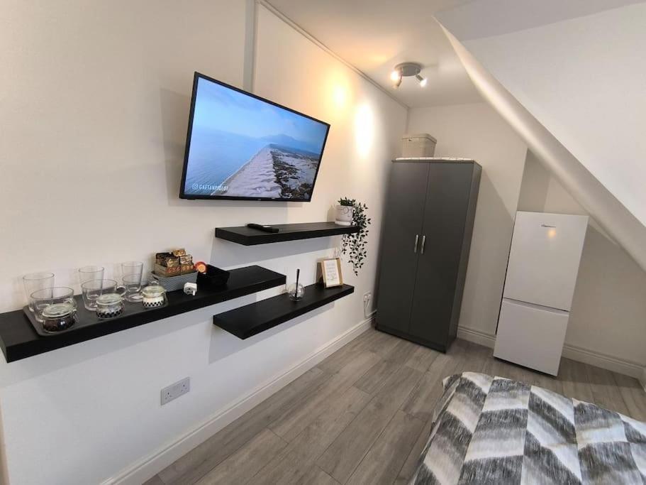 Studio Style Room, Near Tooting Broadway Station ลอนดอน ภายนอก รูปภาพ