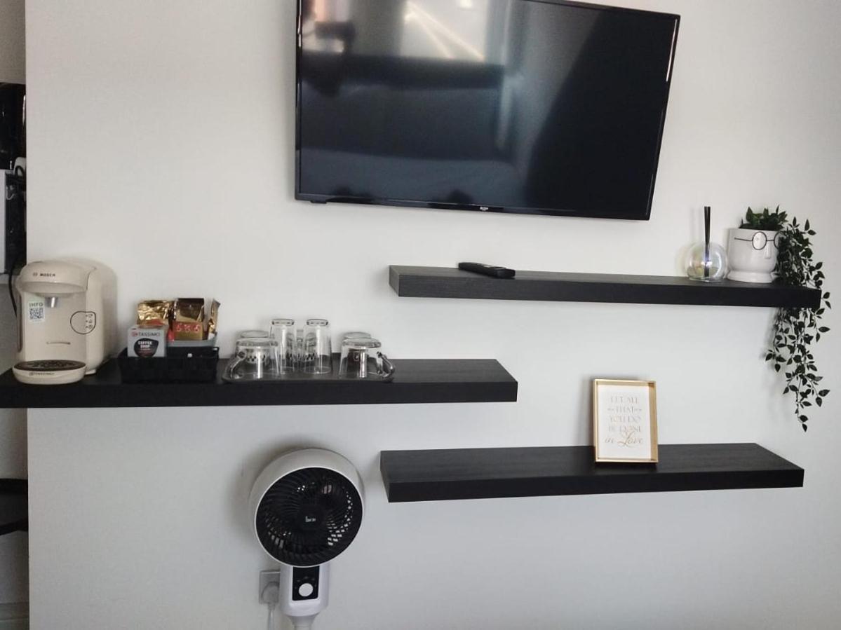 Studio Style Room, Near Tooting Broadway Station ลอนดอน ภายนอก รูปภาพ